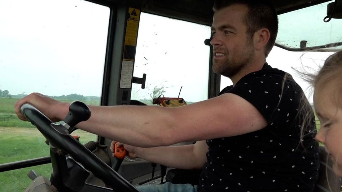 Boer Jacob van Emst wacht bijna een jaar na de dijkdoorbraak bij Hattem nog steeds op schadevergoeding