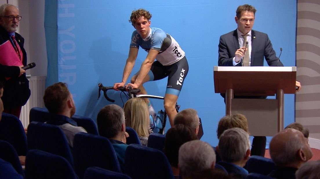Jo-Annes de Bat tijdens de persconferentie van de Tacx Pro Classic