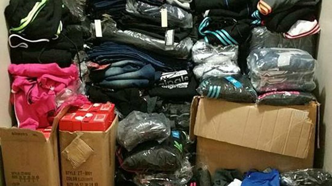Politie in Arnhem neemt partij nagemaakte merkkleding in beslag - Omroep  Gelderland