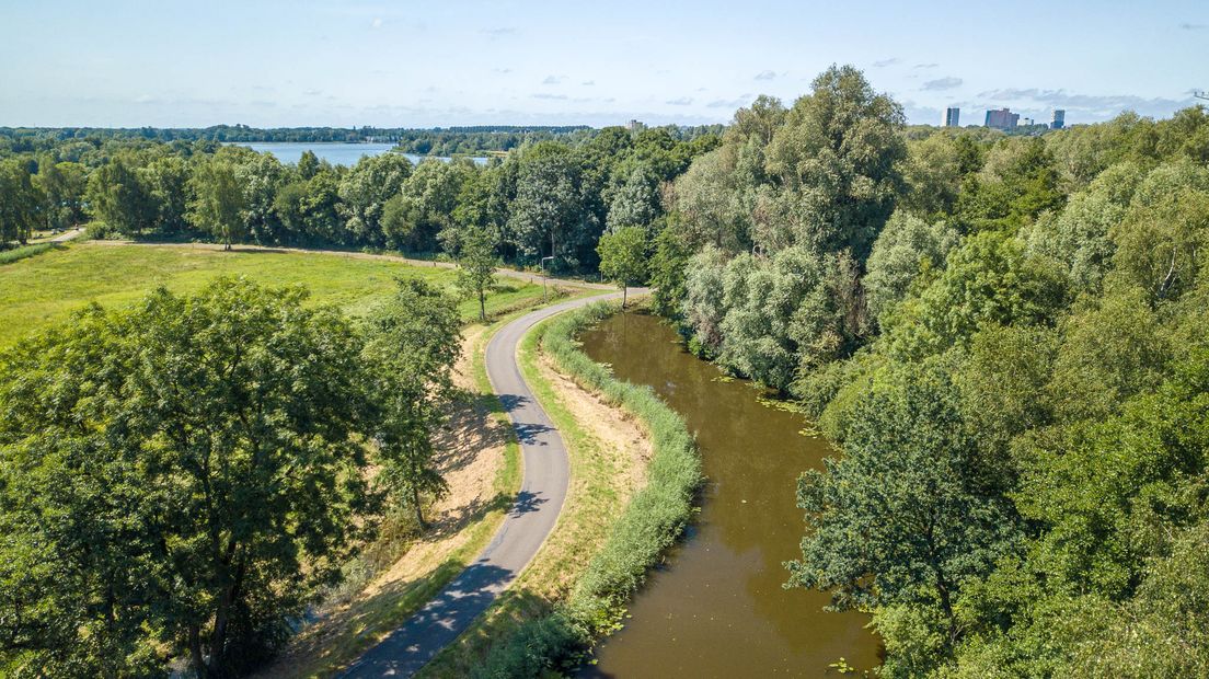 Het waterschap gaat de veendijken checken op scheuren (Rechten: Fred van Os/RTV Drenthe)