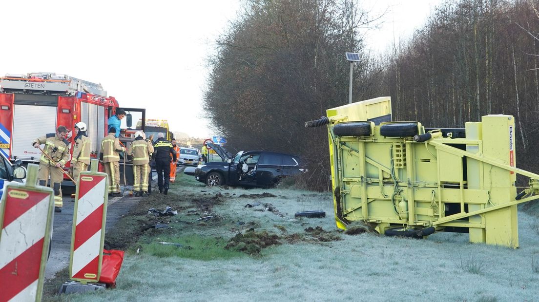 Winter sports holiday ends on N34 near Gieten: car collides with arrow truck