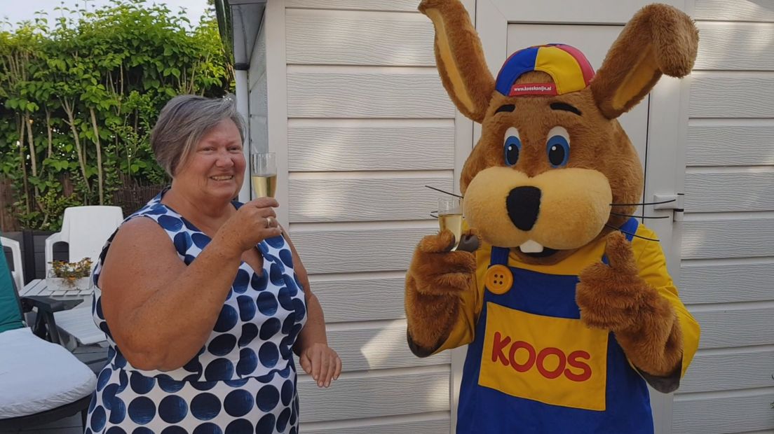 Champagne en high-five voor trouwe campinggast