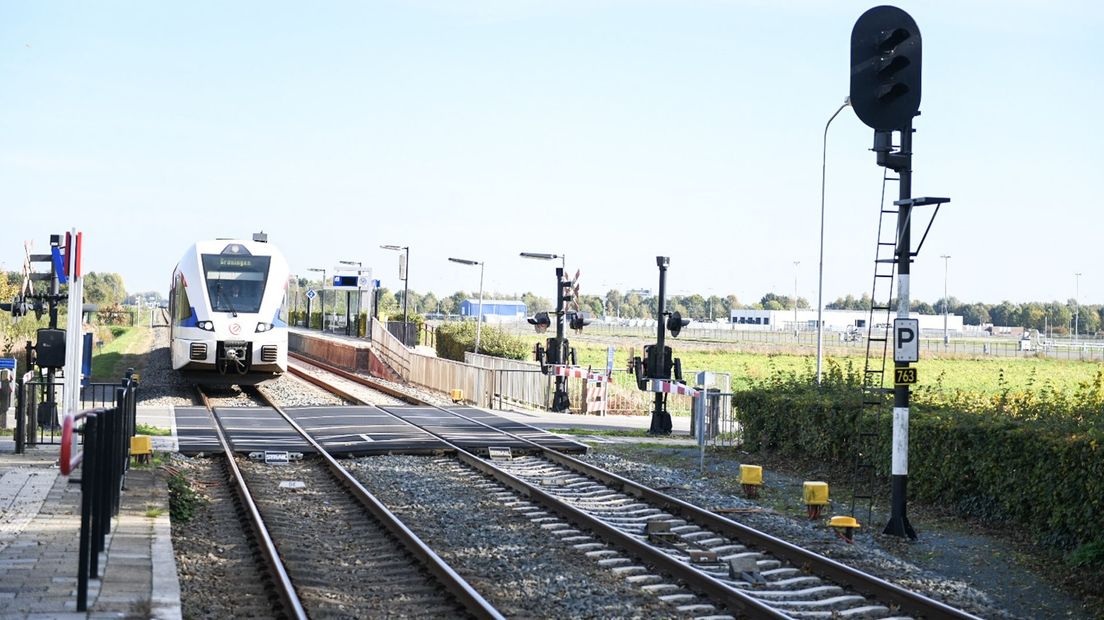 De trein staat stil op Sappemeer Oost, seinen werken niet