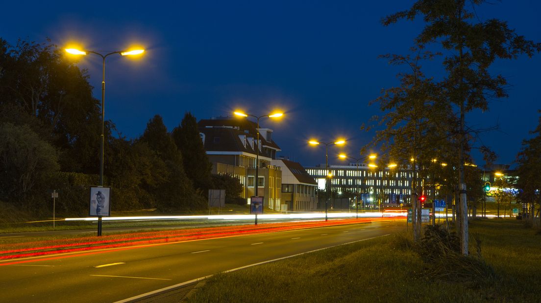 De (oude) verlichting op dit moment op de Rondweg in Houten.