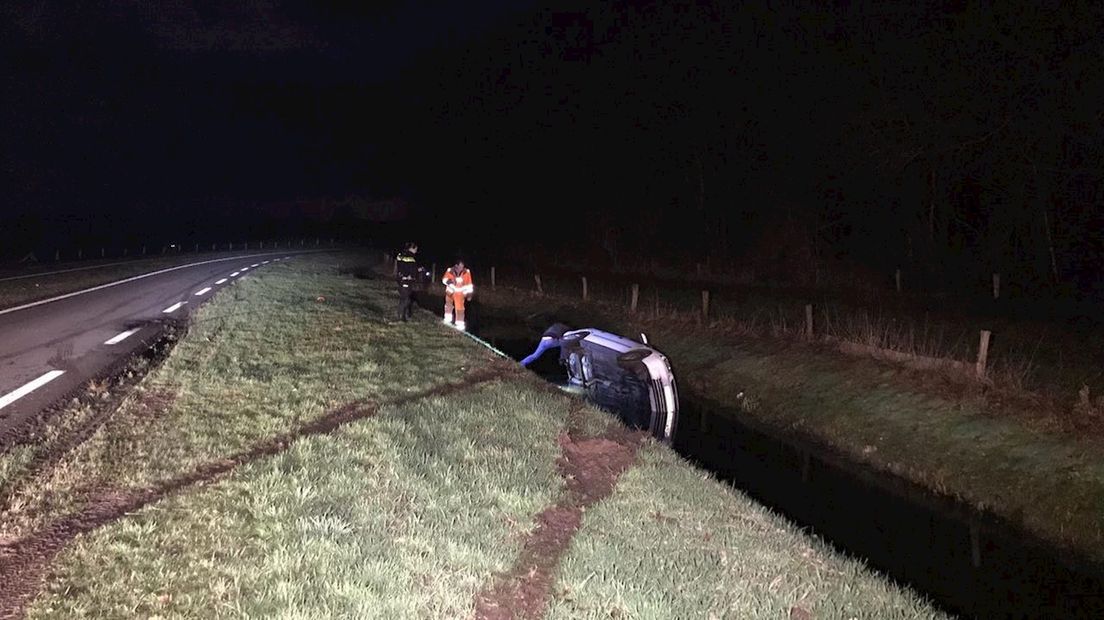 Auto in de sloot bij Denekamp