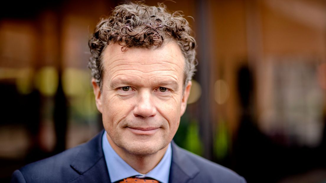 Bart Schmeink vertrekt bij Groningen Airport Eelde (Rechten: ANP/SANDER KONING)