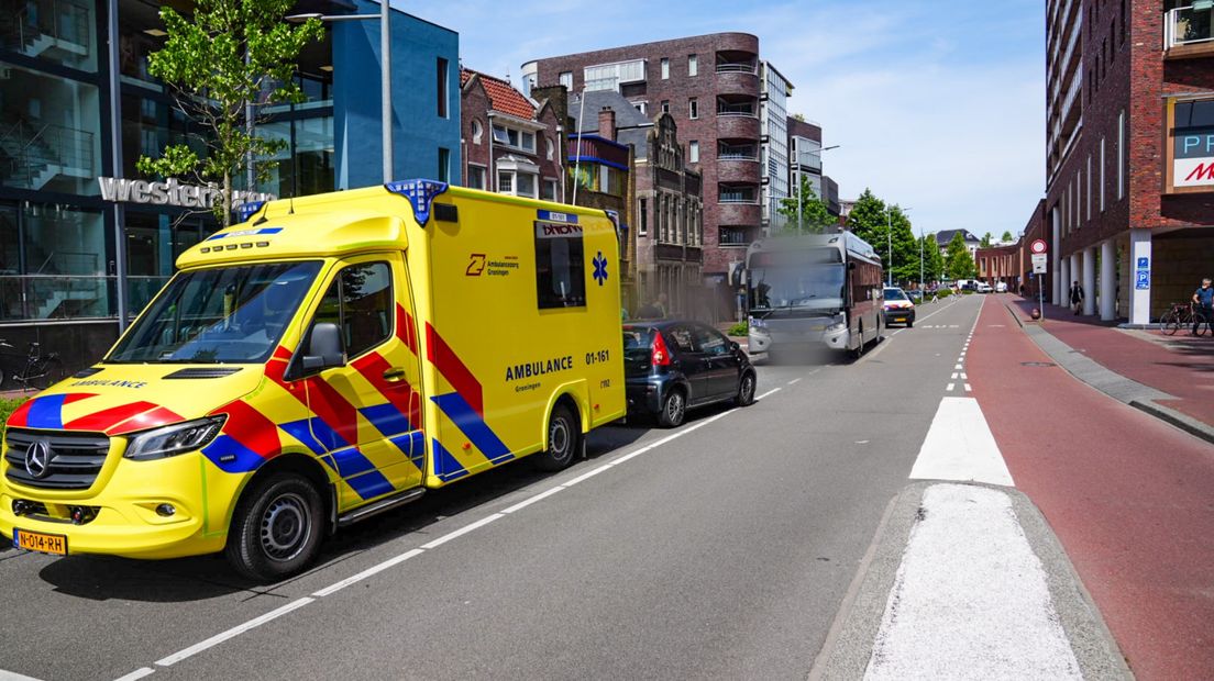Hulpdiensten op de plek waar de aanrijding plaatsvond