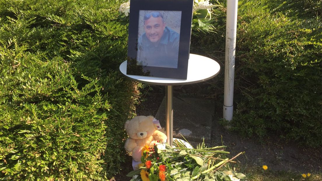 Herdenking Mitch Henriquez bij Arubahuis in Den Haag