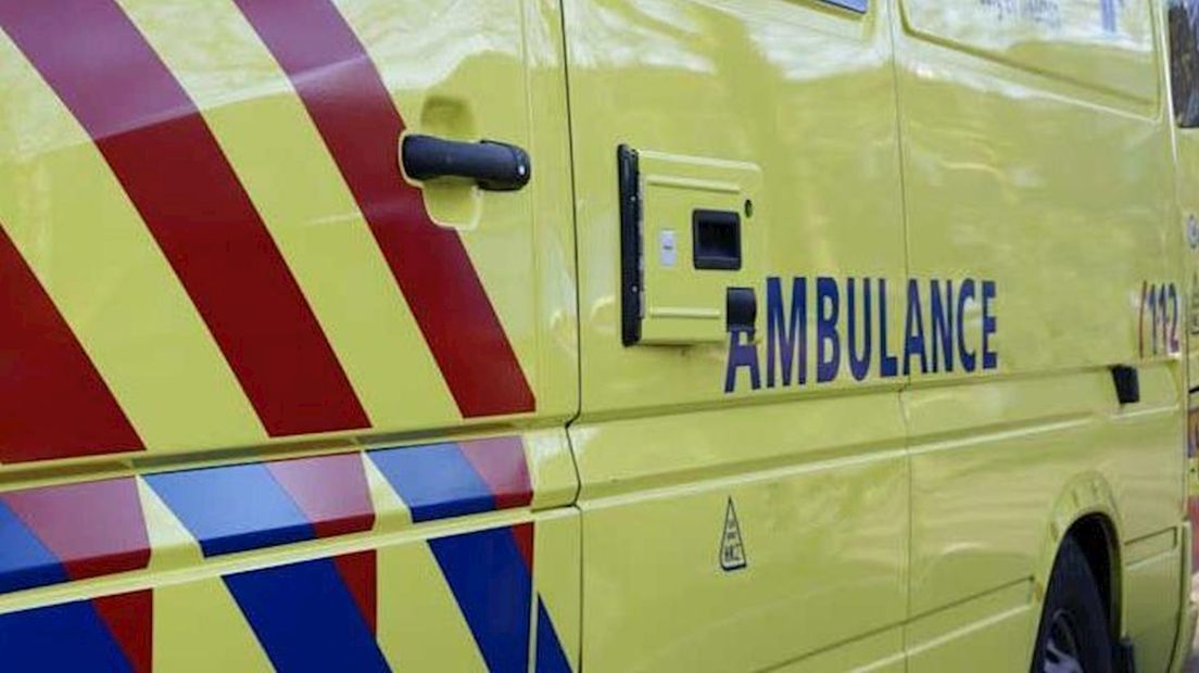 Slachtoffer is met ambulance naar ziekenhuis gebracht