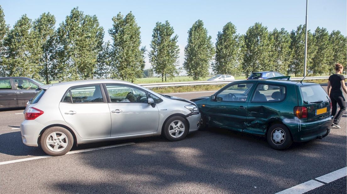 Ongeluk met vier auto's op A28 bij Zwolle