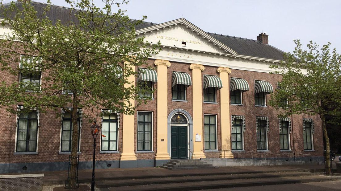 Een 20-jarige man uit Meppel deed aan grootschalige oplichting, maar heeft nu straf van de rechter gekregen (Rechten: RTV Drenthe/Wolter Klok)