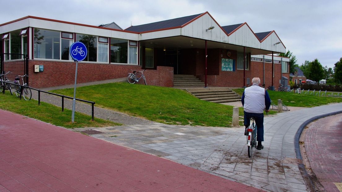 Sporthal Tzummarum kan met gemeentegeld toch open blijven - Omrop Fryslan