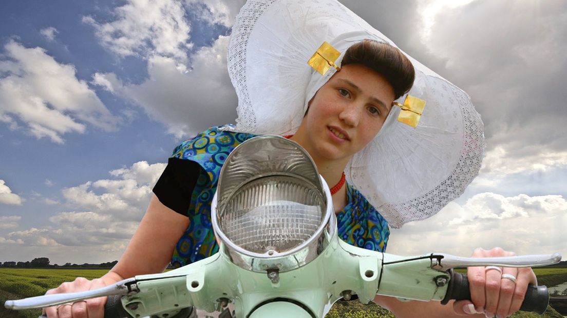Een Zeeuws meisje zonder helm op een scooter