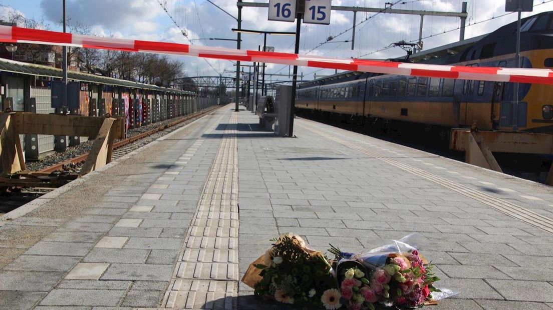 Perron van de spoorlijn Zwolle -Emmen is afgesloten