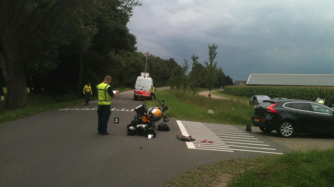 Duopassagier ernstig gewond bij ongeluk in Holten