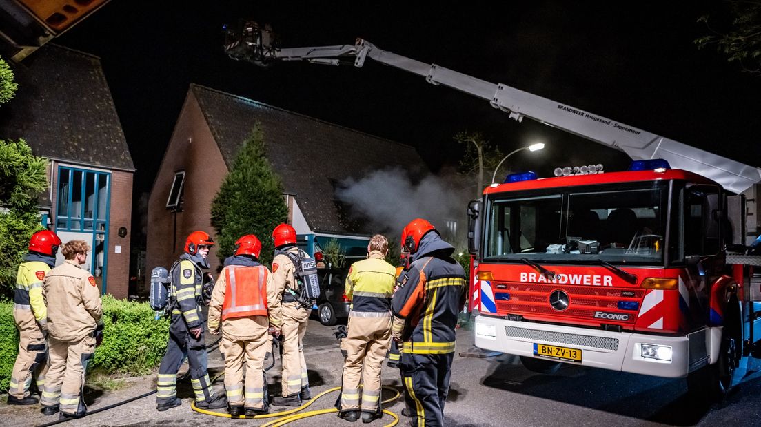 De brandweer zette een hoogwerker in