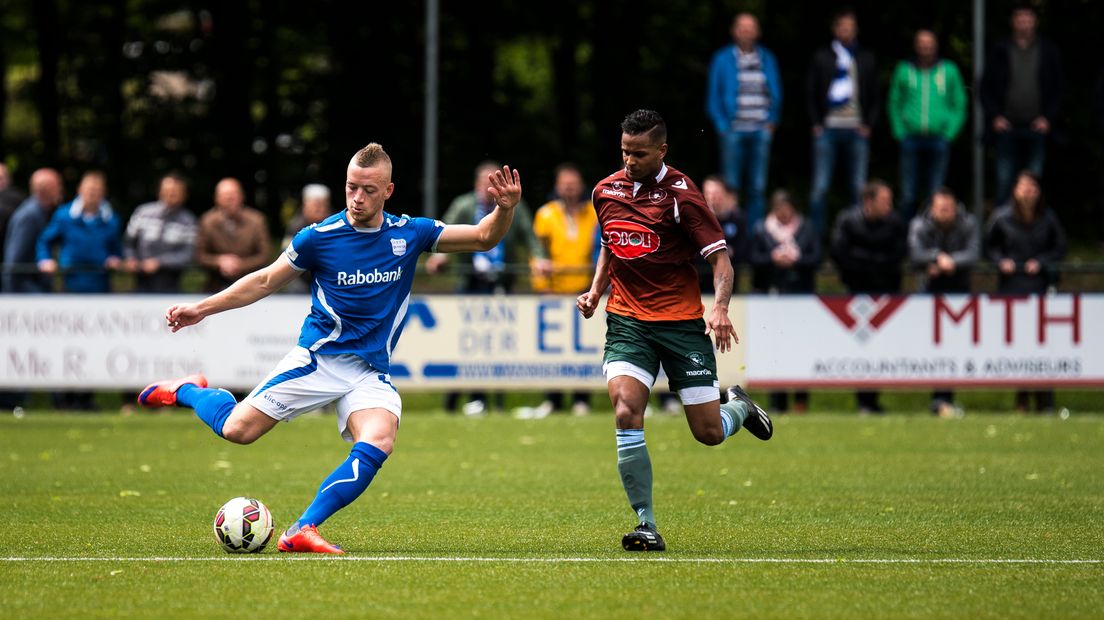 Tom Oostinjen, hier in het shirt van GVVV, speelt nu voor Spakenburg