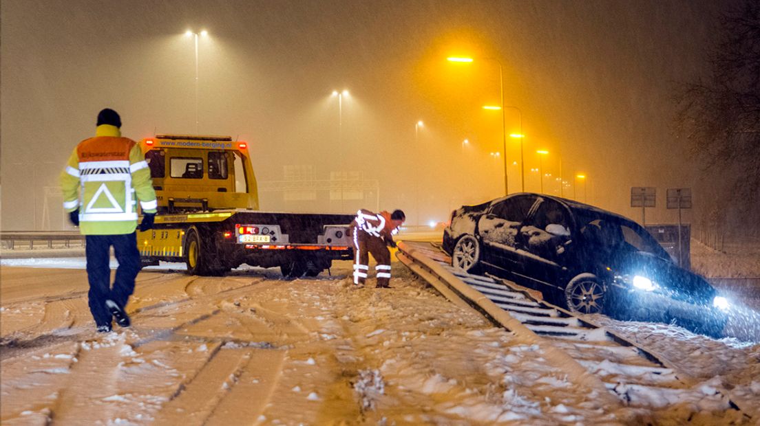 Sneeuw Zorgt Voor Veel Ongelukken Op De Weg - RTV Utrecht