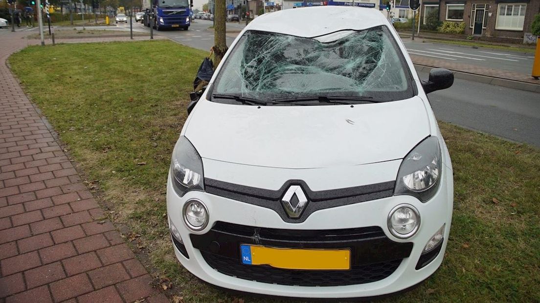 Fietser naar het ziekenhuis na aanrijding met auto in Deventer