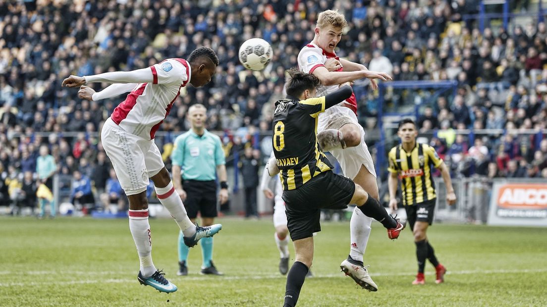Mateo Cassierra kopt raak in het duel tegen Vitesse