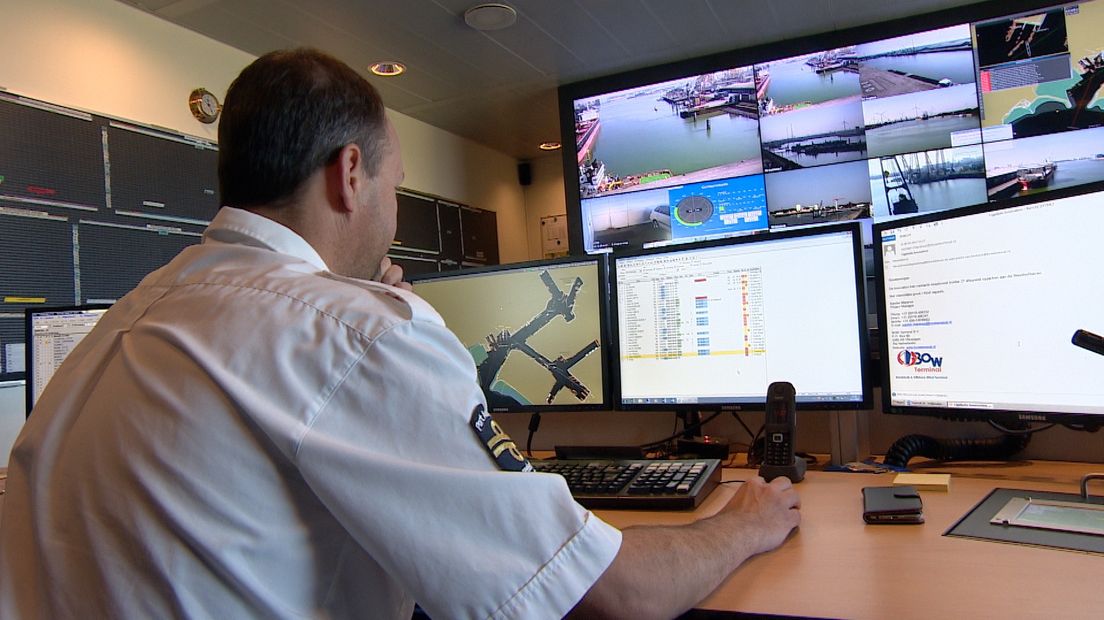 Vanuit deze ruimte houdt Zeeland Seaports de veiligheid in de haven in de gaten