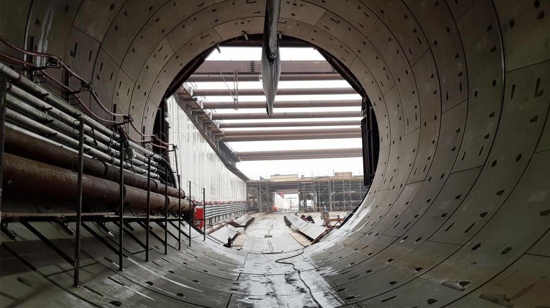 In de tunnelbuis van de Rotterdamsebaan
