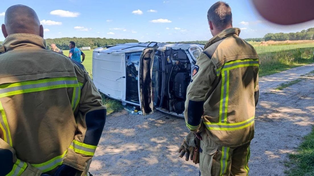 Twee auto's botsen op Achterstekampweg Borger - RTV Drenthe