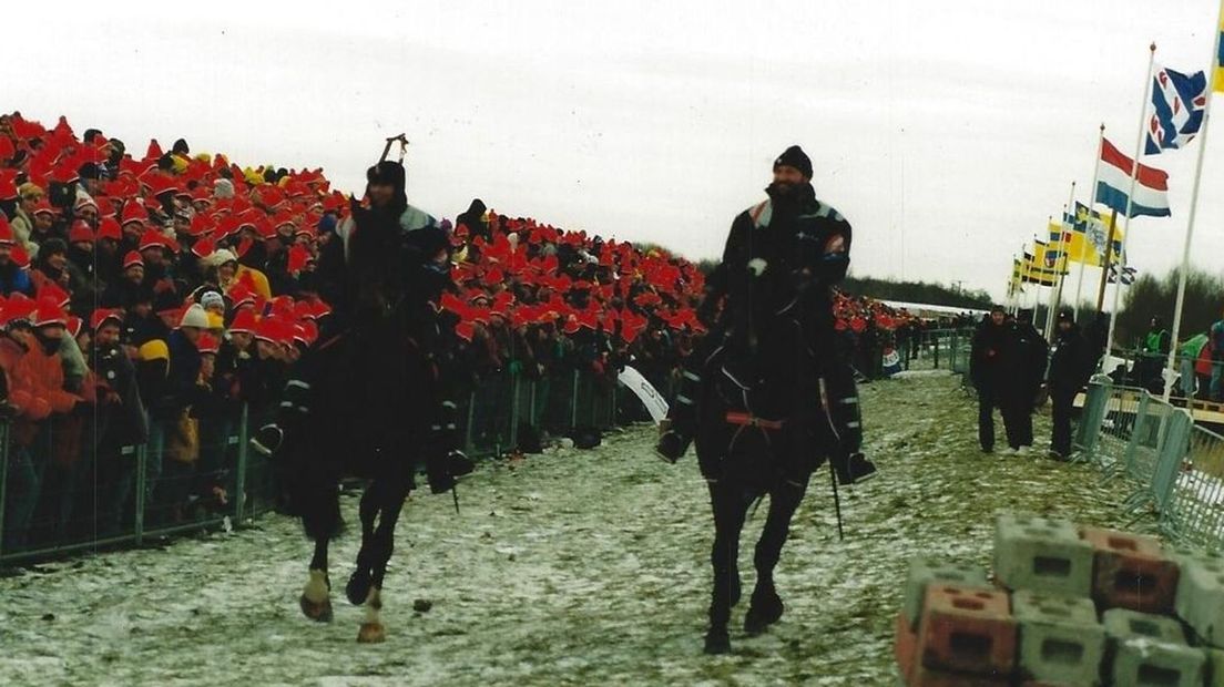 De paardenactie tijdens de Elfstedentocht van 1997.