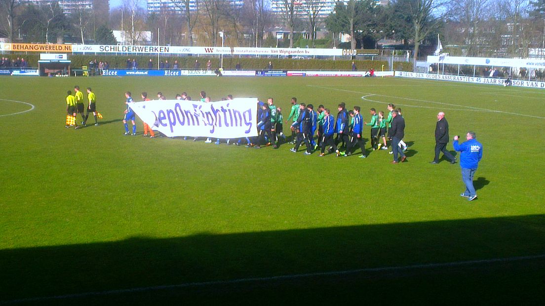 Eerbetoon aan Snijders, in het eerste duel na zijn ongeluk