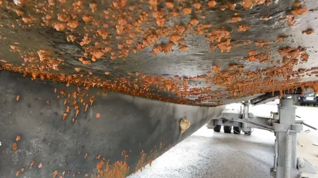 Roest aan schip in Zelzate