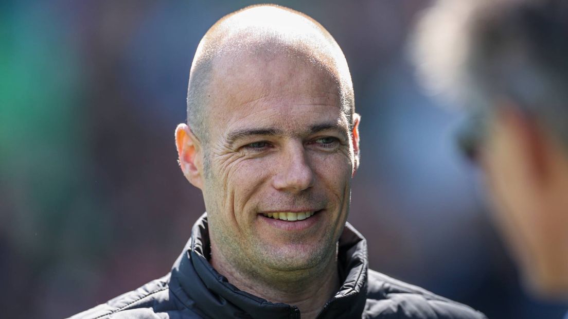 Danny Buijs twijfelt over zijn tactische aanpak na het verlies tegen Heracles Almelo