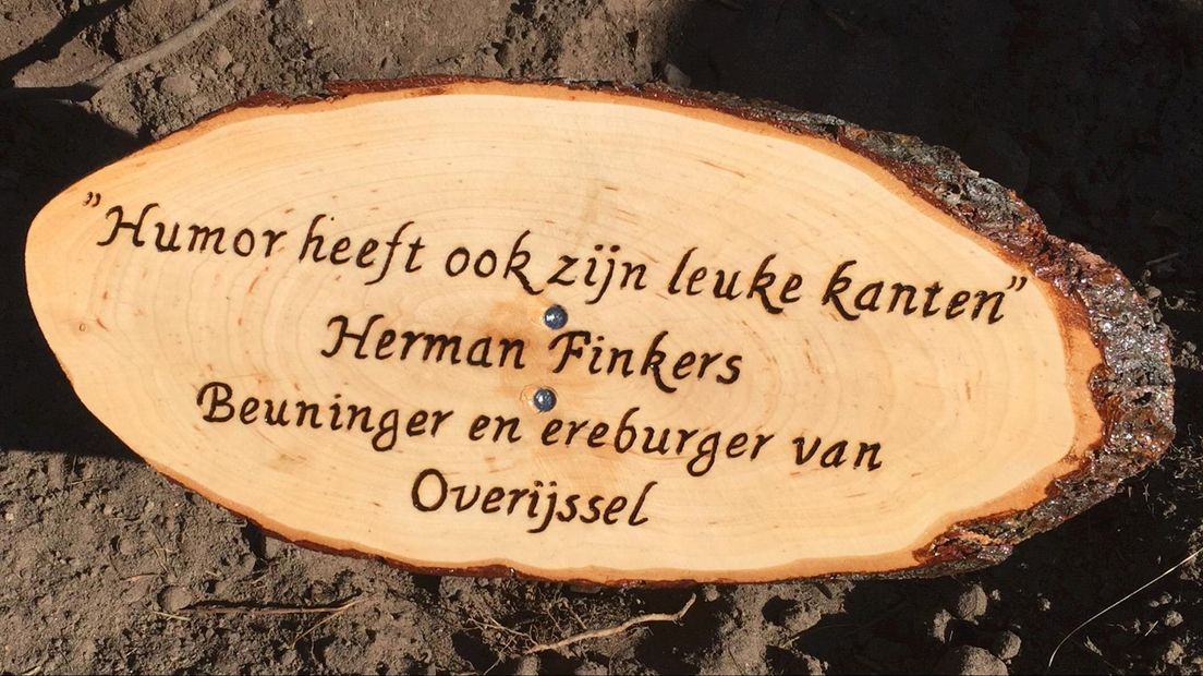 Rode beuk voor ereburger Herman Finkers