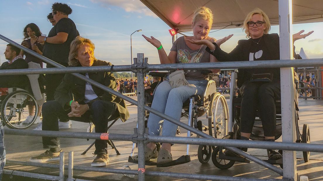 Voorzitter Kees van Keulen van Appelpop neemt de klachten van rolstoelgebruikers serieus, maar de locatie van het rolstoelpodium was volgens hem wel de meest optimale. De organisatie kreeg het afgelopen weekend te maken met klachten van rolstoelgebruikers.
