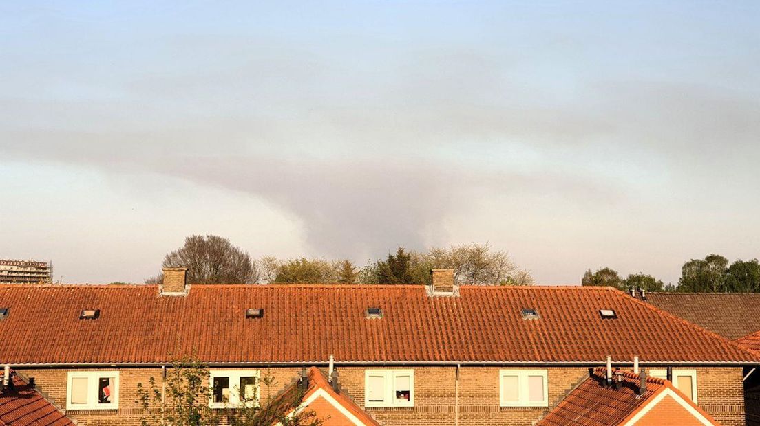 De rook is ook in Hengelo te zien