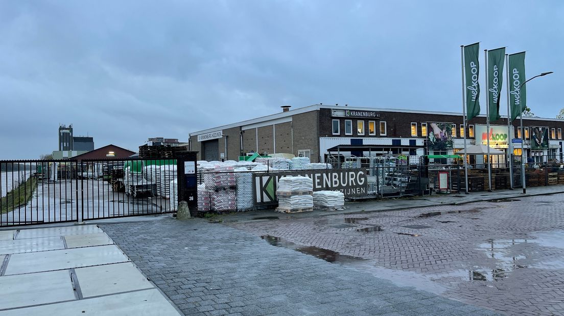 Tuincentrum Welkoop aan het Winschoterdiep in Hoogezand