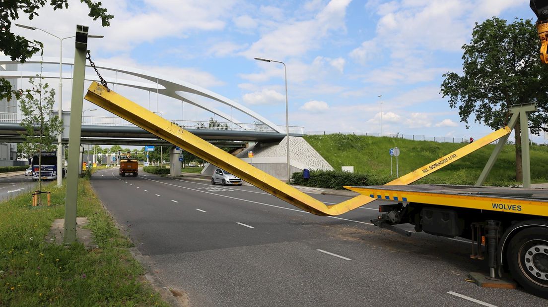 De hoogtebalk werd omver gereden