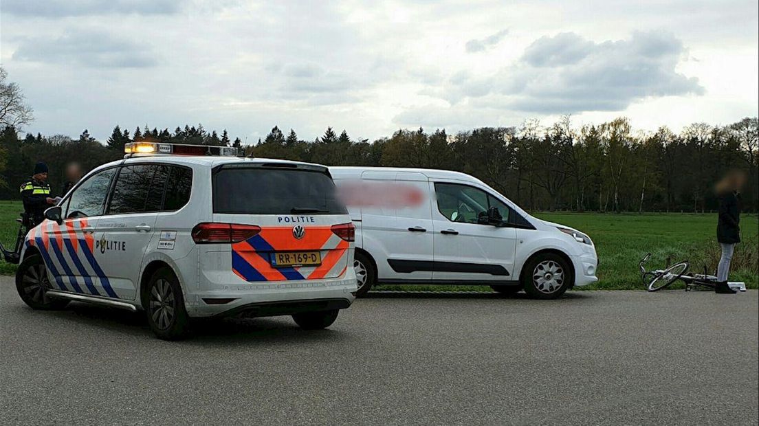 Fietser gewond na botsing met bestelbus Enschede