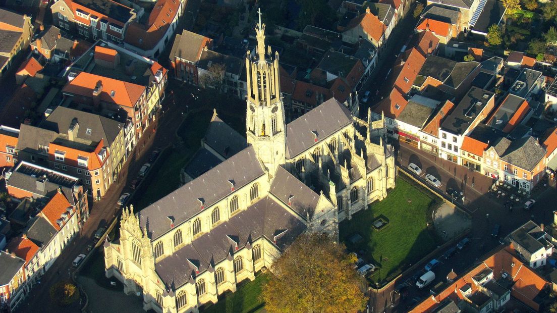 De Basiliek van Hulst vanuit de lucht