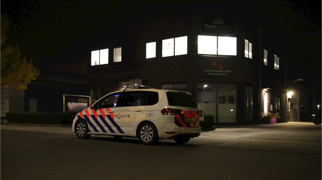 Politie Zet Omgeving Af Na Inbraak Op Bedrijventerrein Vroomshoop - RTV ...