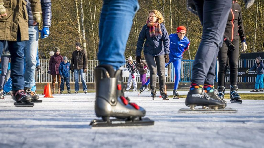 De schaatsen kunnen weer uit het vet