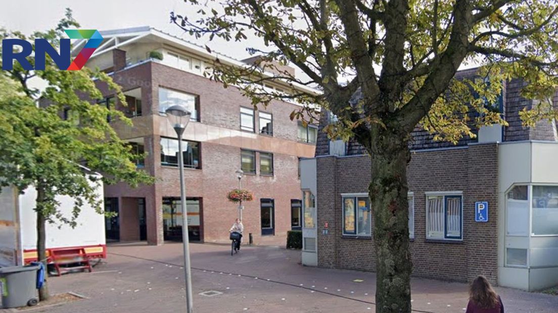 Het voormalig gemeentekantoor waar de Oekraïense vluchtelingen momenteel verblijven.