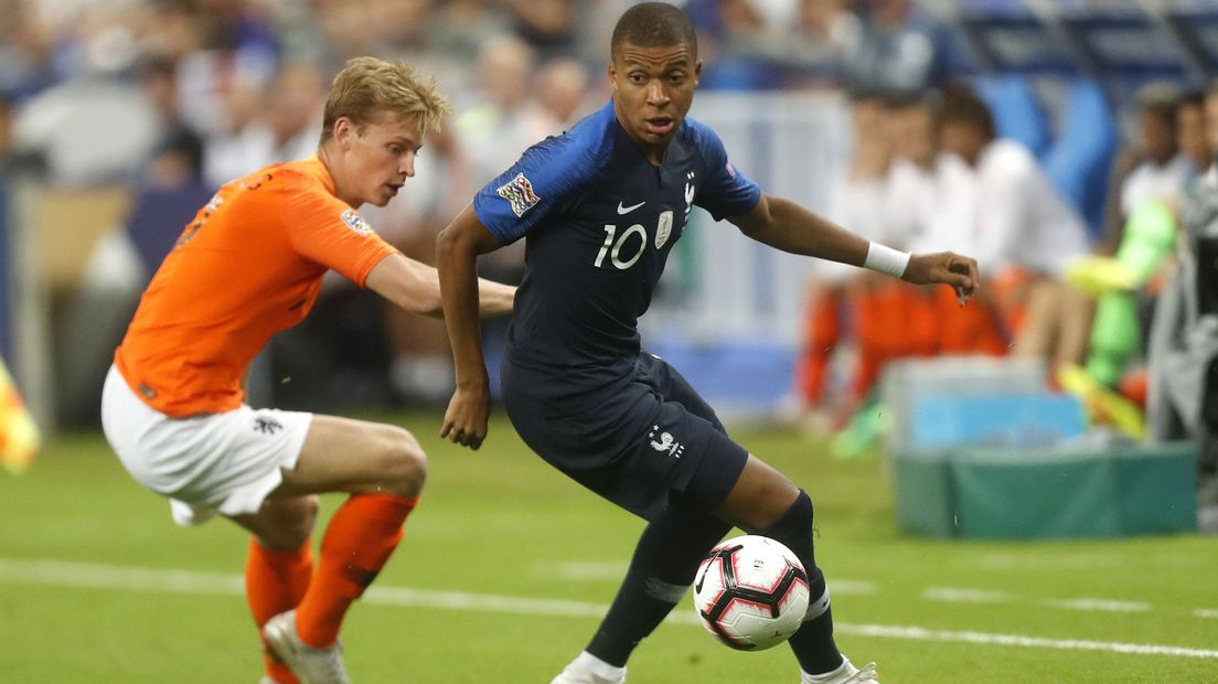 Frenkie de Jong maakt zijn debuut als basisspeler