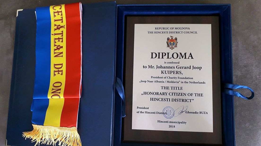 Joop Kuipers is postuum benoemd tot ereburger van de regio Hincesti.