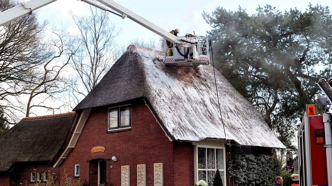 Brand rieten dak