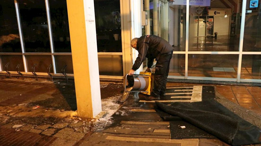 Door de kapotte sprinkler kwam een deel van het winkelcentrum blank te staan
