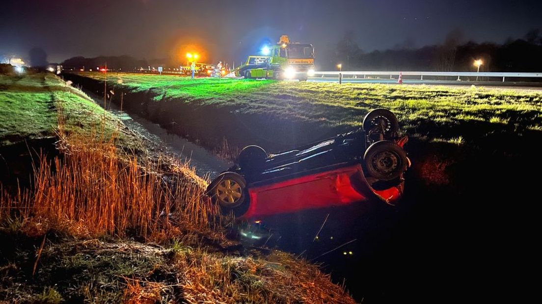 De auto sloeg over de kop