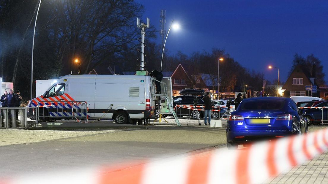 Op de parkeerplaats van Thialf speelden slachtoffer en dader de schietpartij na