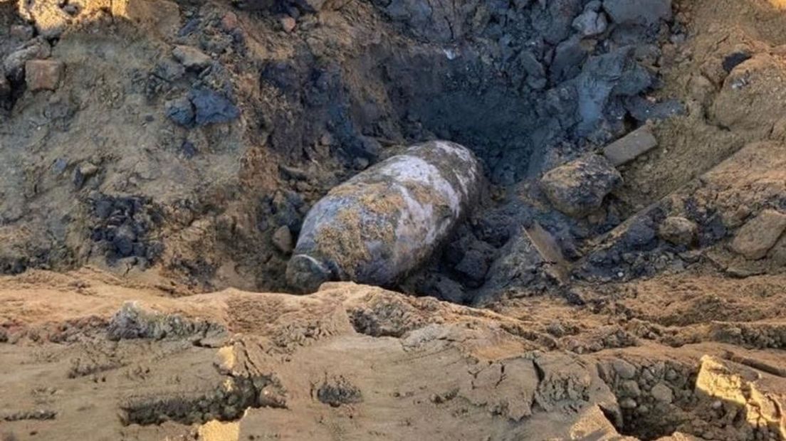 De bom uit de Tweede Wereldoorlog die in Zevenaar werd gevonden.
