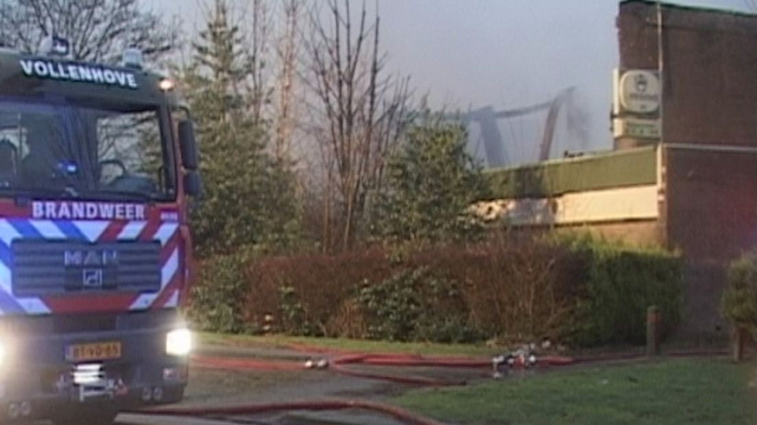 Grote brand in centrum Vollenhove RTV Oost