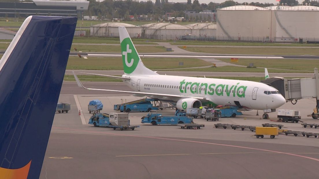 Transavia-toestel op Schiphol Airport